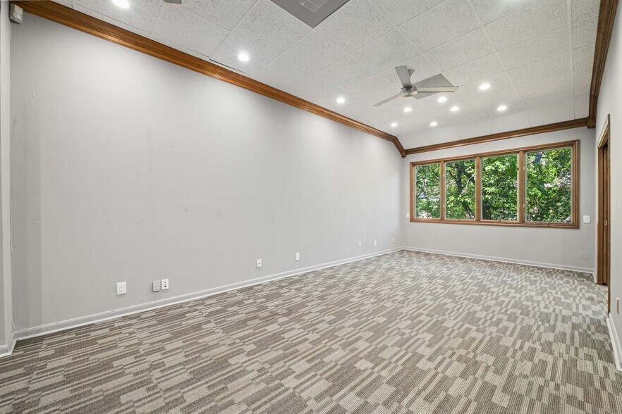 More Photos Of 5750 Balcones Dr, Austin Medical For Sale