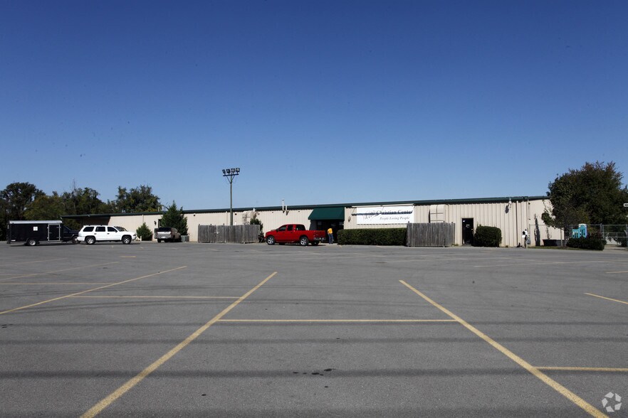 More Photos Of 1645-1647 Middle Tennessee Blvd, Murfreesboro Light Manufacturing For Sale