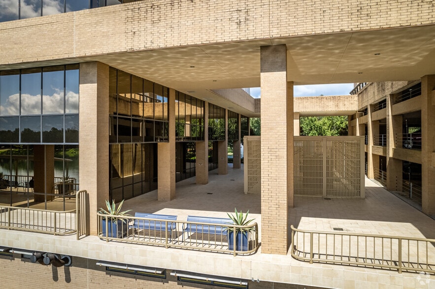 More Photos Of 14141 Southwest Fwy, Sugar Land Office For Lease