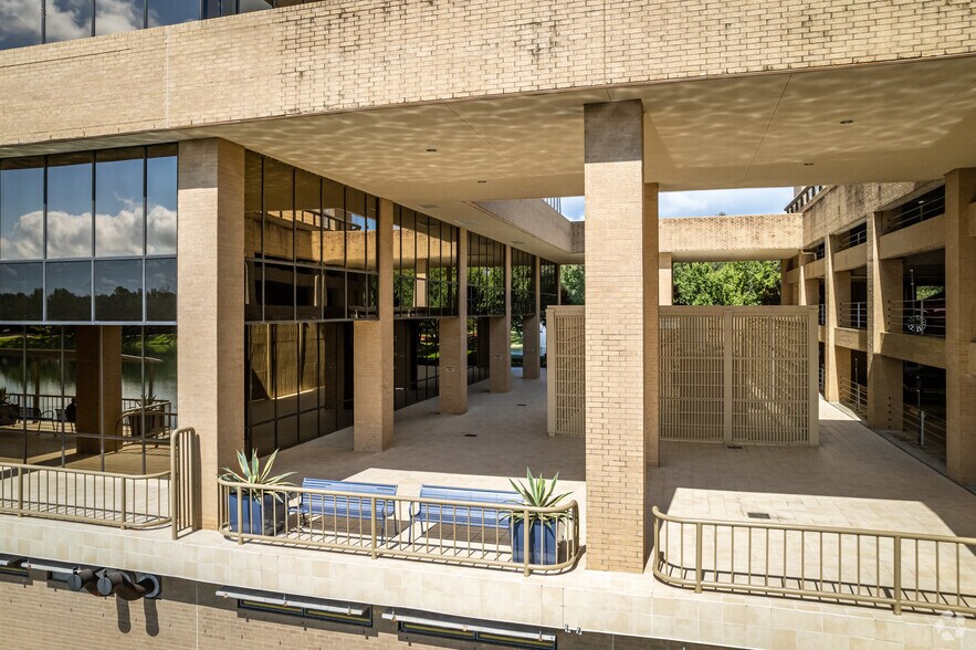 More Photos Of 14141 Southwest Fwy, Sugar Land Office For Sale