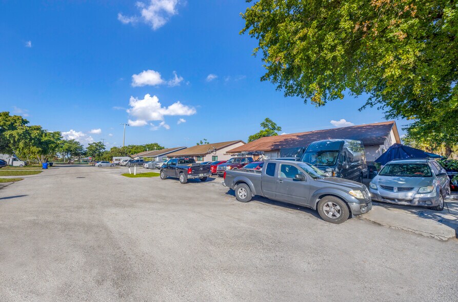 More Photos Of 1471 NW 22nd St, Fort Lauderdale Multifamily For Sale