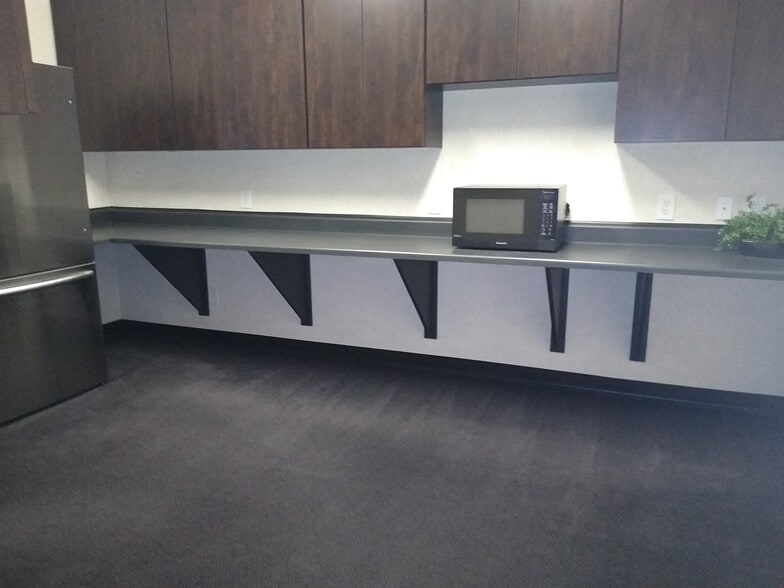 More Photos Of 805 Hillsdowne Rd, Westerville Medical For Sale