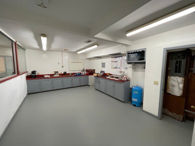 More Photos Of 6190 N Riverview Dr, Kalamazoo Warehouse For Sale