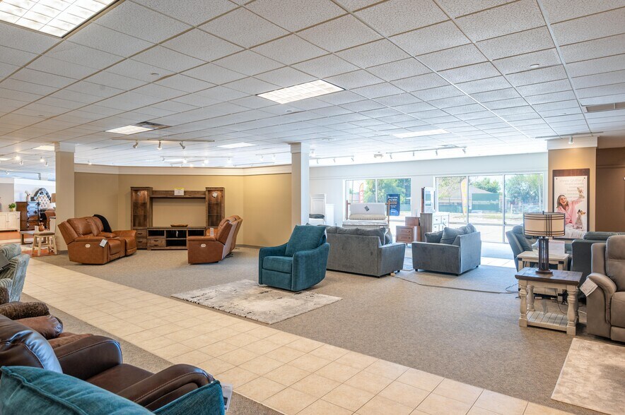 More Photos Of 126 State Road 60 W, Lake Wales Freestanding For Sale