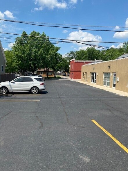 More Photos Of 105 E Burlington St, Riverside Office For Lease