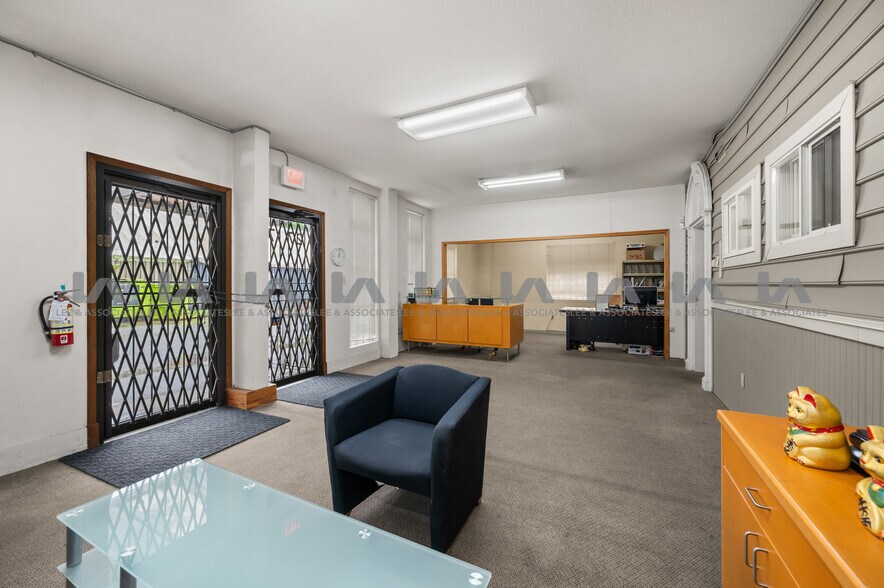 More Photos Of 2727 Dixon St, Port Coquitlam Industrial For Sale