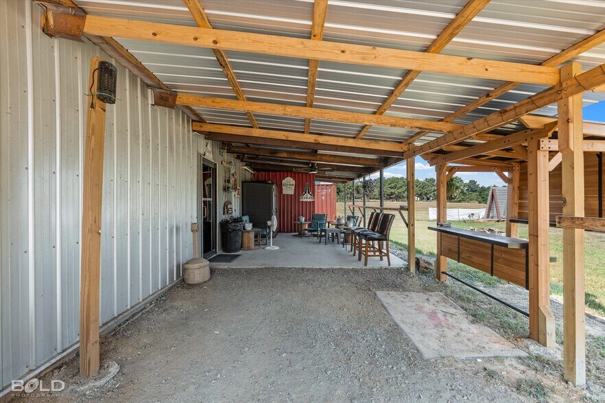 More Photos Of 7318 Ida State Line rd, Ida Bar For Sale