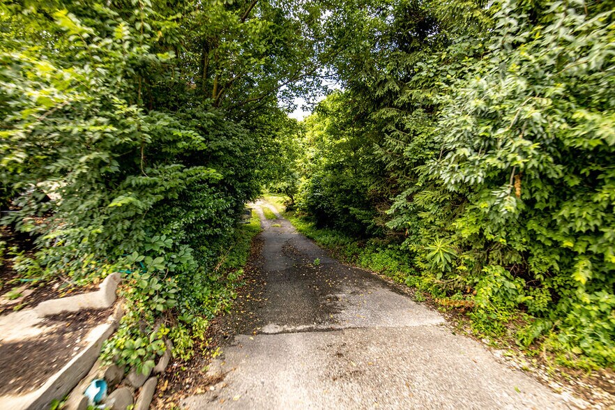 More Photos Of 5587 Harrison Ave, Cincinnati Garden Center For Sale