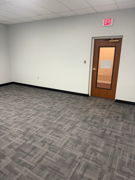 More Photos Of 1667 Crofton Ctr, Crofton Medical For Lease
