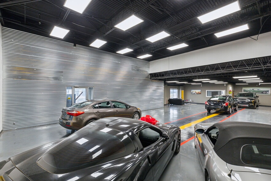 More Photos Of 1365 Regal Row, Dallas Distribution For Sale