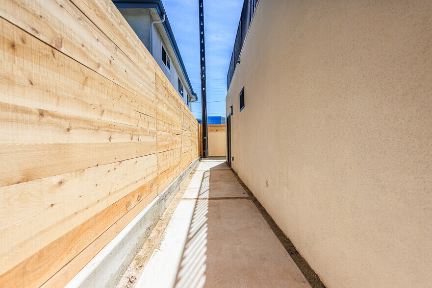 More Photos Of 1954-1958 Purdue Ave, Los Angeles Apartments For Sale