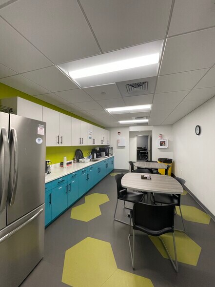 More Photos Of 7520 State Rd, Philadelphia Warehouse For Lease