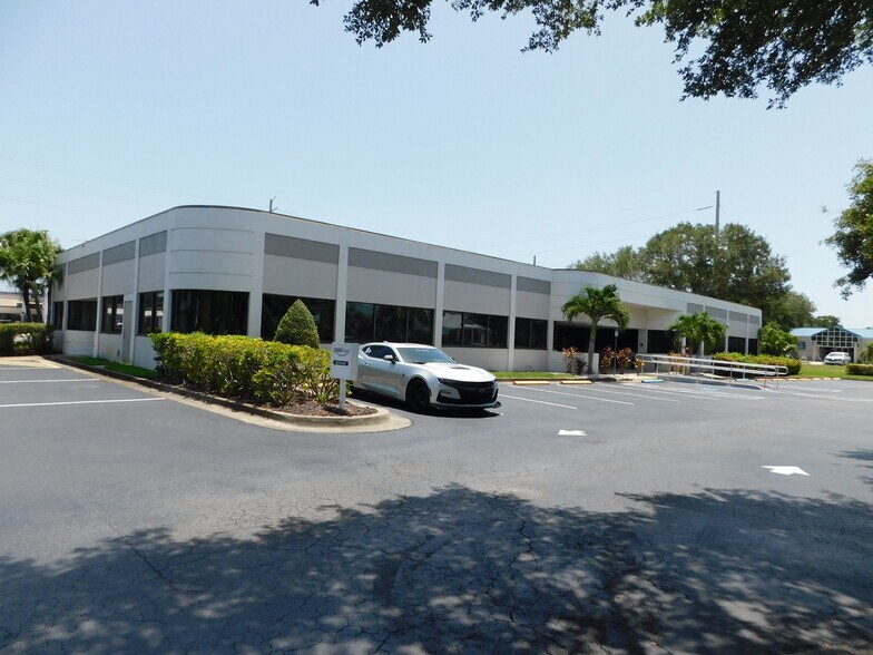 More Photos Of 21 Suntree Pl, Melbourne Medical For Lease