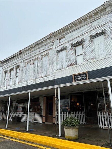 More Photos Of 116 N Illinois St, Chrisman Storefront Retail Residential For Sale
