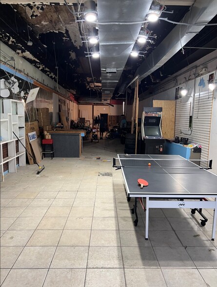 More Photos Of 22 N Saginaw St, Pontiac Storefront Retail Office For Sale