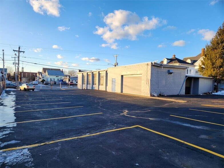More Photos Of 433 Broadway, Pawtucket Light Distribution For Sale
