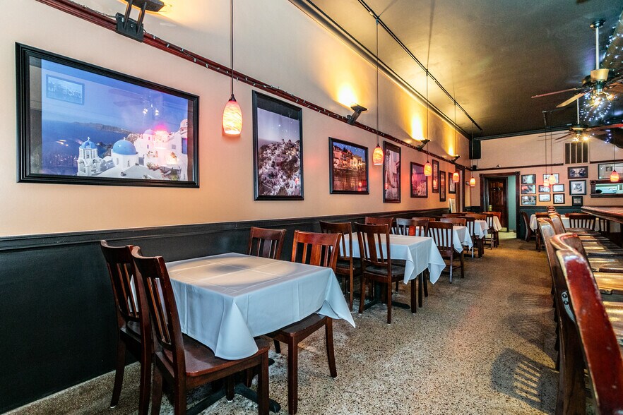 More Photos Of 1856 E Broadway, Alton General Retail For Sale