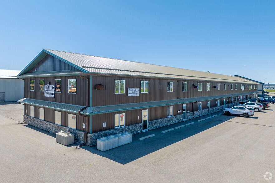 More Photos Of 130 Canal Gdns, Strathmore Warehouse For Sale