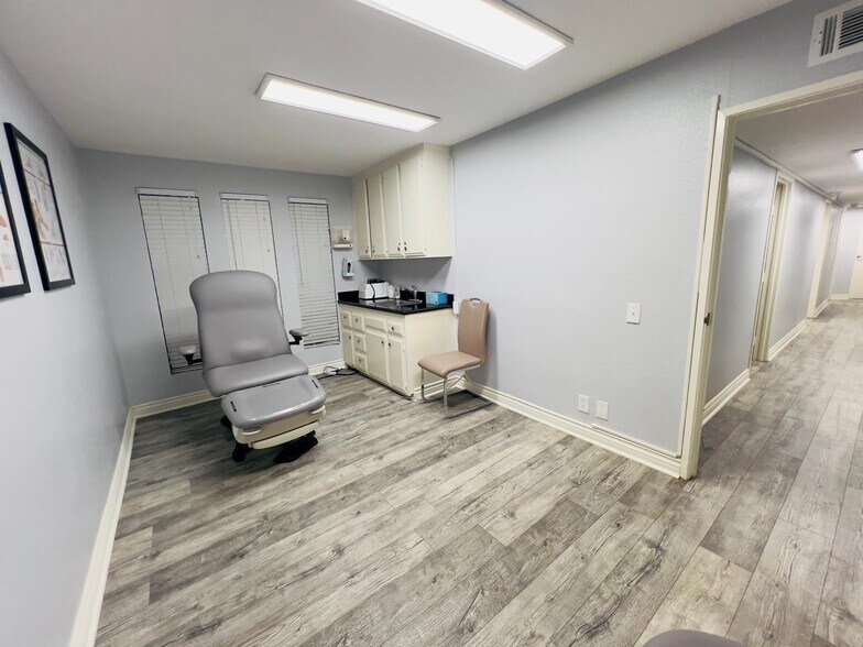 More Photos Of 867 W Lancaster Blvd, Lancaster Medical For Lease