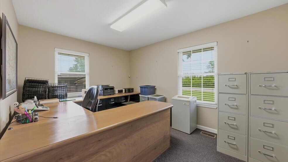 More Photos Of 2450 NW Lowenstein Dr, Lee's Summit Flex For Sale
