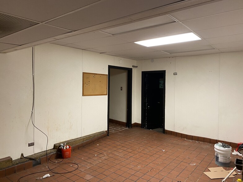 More Photos Of 101-107 N Oak Park Ave, Oak Park General Retail For Sale