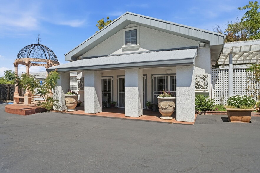 Primary Photo Of 870 Hartnell Ave, Redding Garden Center For Sale