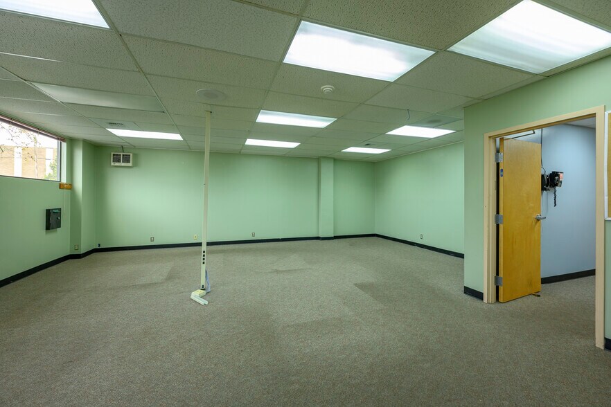 More Photos Of 424 NE Ford St, Mcminnville Office For Sale