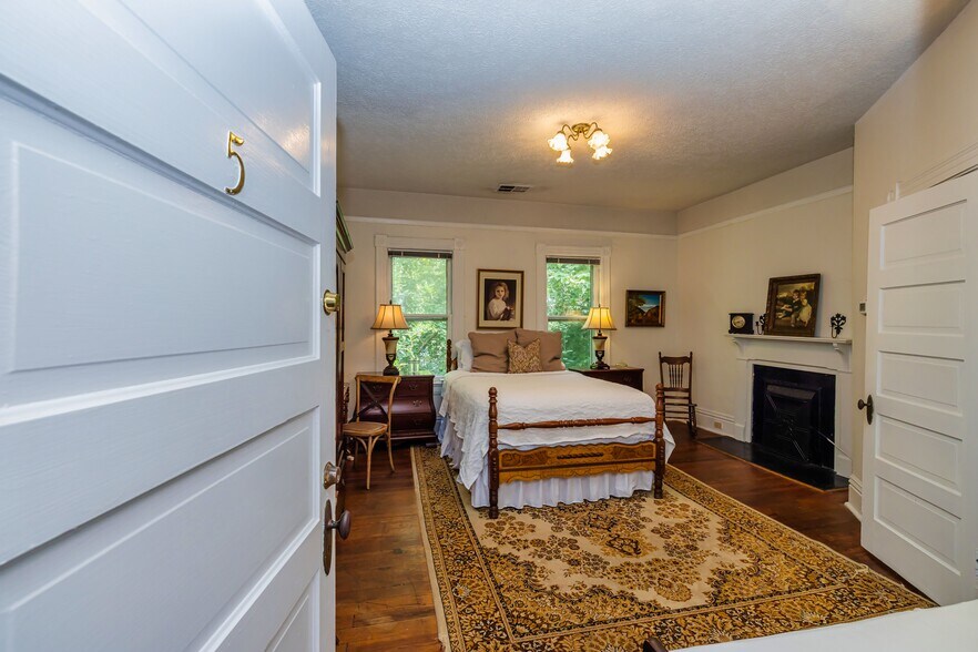 More Photos Of 252 Seavy St, Senoia Hospitality For Sale
