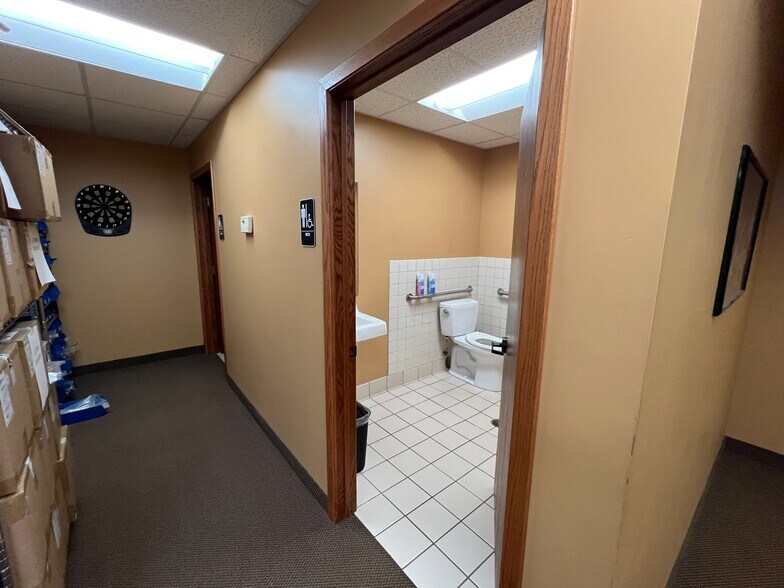 More Photos Of 4970-4980 Lincoln Dr, Minneapolis Medical For Sale