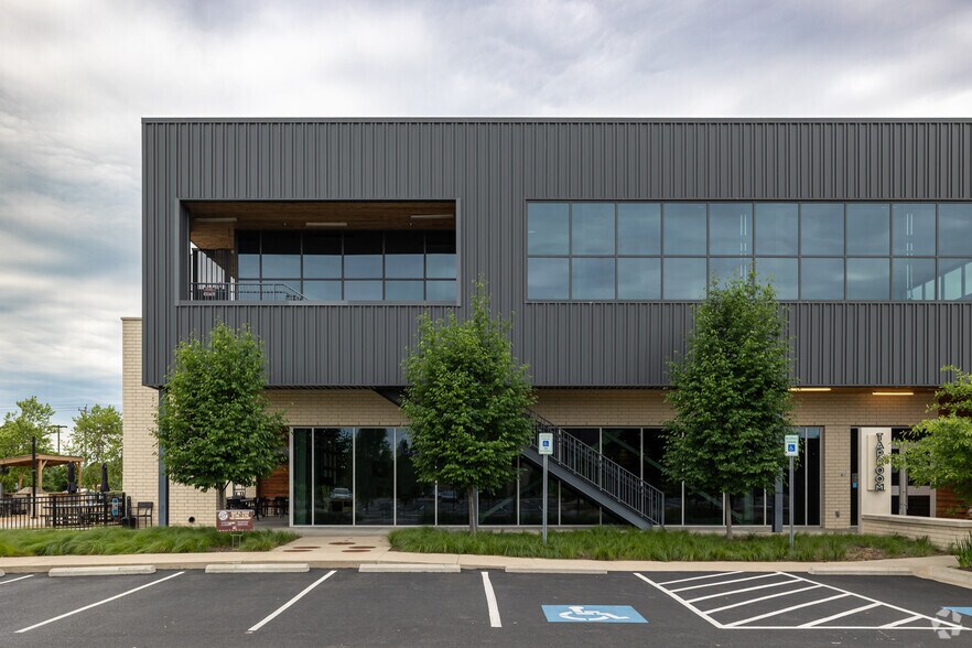 More Photos Of 901 SW 14th St, Bentonville Office For Lease