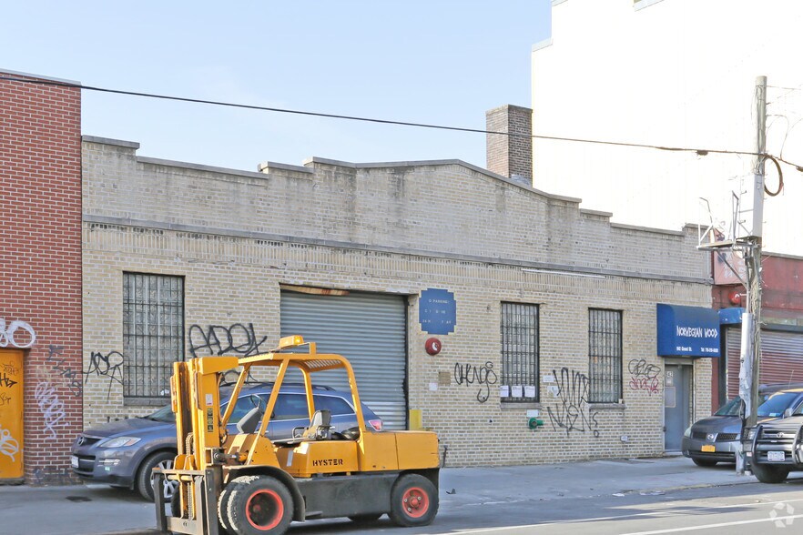 Primary Photo Of 942 Grand St, Brooklyn Warehouse For Lease