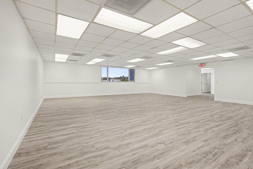 More Photos Of 1288 N Tamiami Trl, North Fort Myers Office For Lease