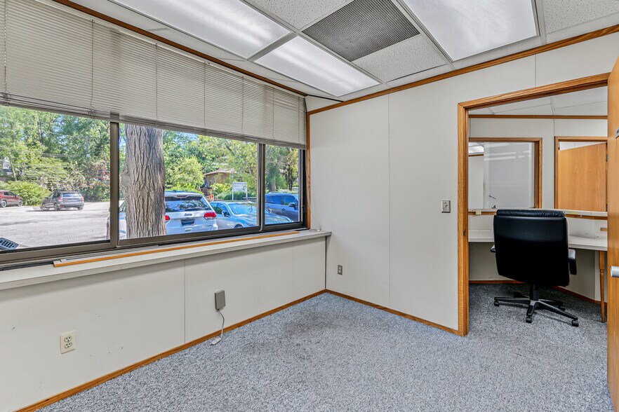 More Photos Of 2219 Packard St, Ann Arbor Office For Sale