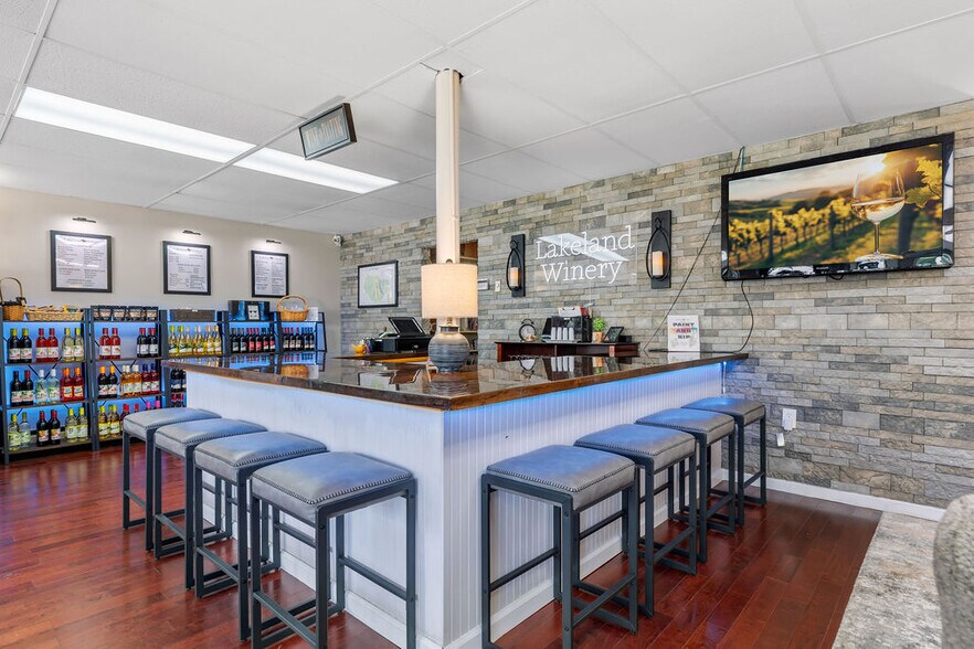 More Photos Of 877 State Fair Blvd, Solvay Storefront For Sale