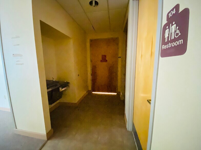 More Photos Of 404 Hall of Fame Dr, Lake City Medical For Lease