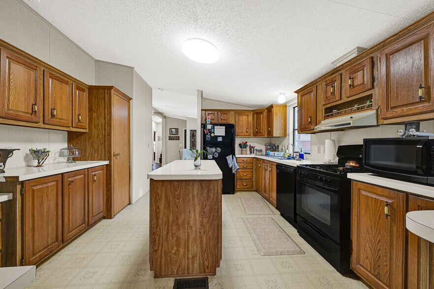 More Photos Of 29510 Huffman Cleveland Rd, Huffman Specialty For Sale