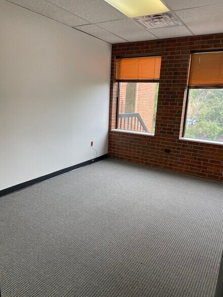 More Photos Of 1410 Vance St, Lakewood Office Residential For Lease