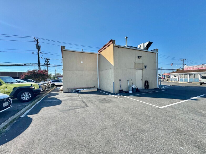 More Photos Of 4259 Austin Blvd, Island Park Restaurant For Sale