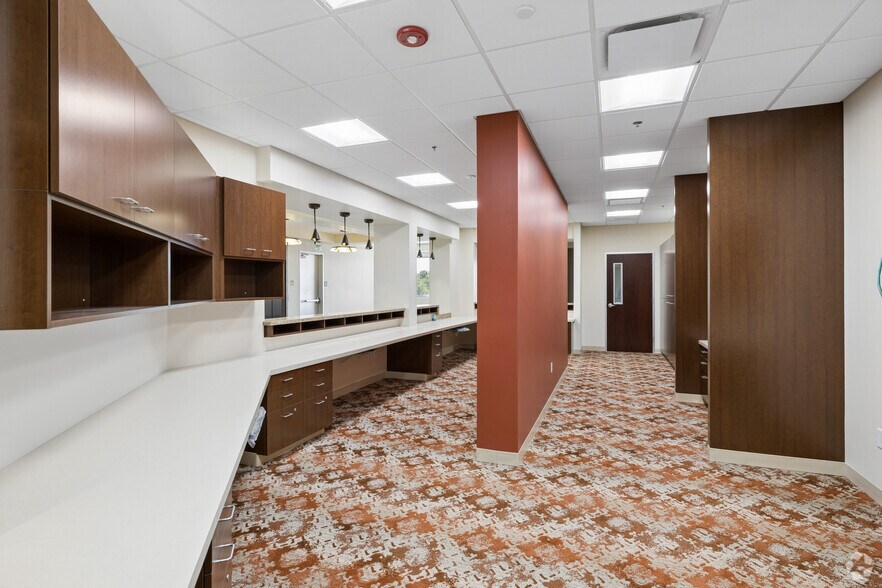 More Photos Of 5000 Commerce Dr, Bakersfield Medical For Sale