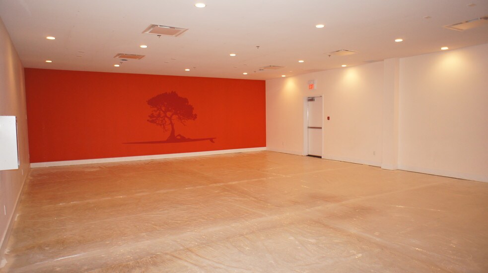 More Photos Of 10451 99 Ave, Fort Saskatchewan Storefront For Sale