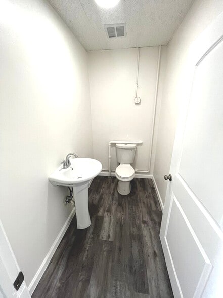 More Photos Of 1303 Rycroft St, Honolulu Restaurant For Lease