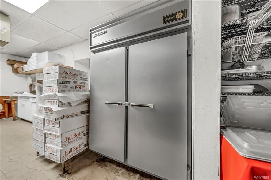 More Photos Of 3019 Pine Ave, Niagara Falls Restaurant For Sale