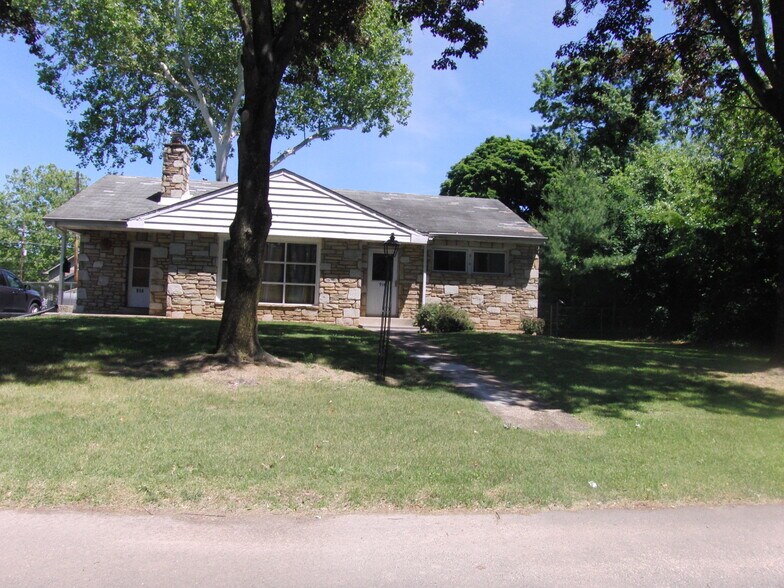 More Photos Of 921 Bath Rd, Bristol Garden Center For Sale
