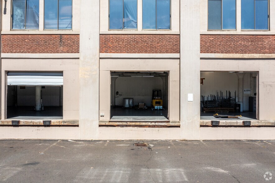 More Photos Of 290 Pratt St, Meriden Light Manufacturing For Lease