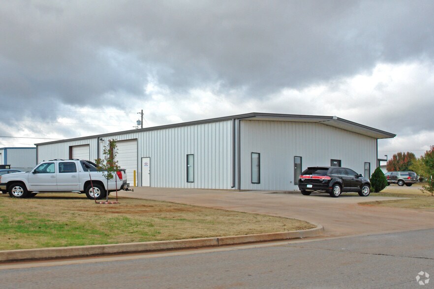 More Photos Of 7424 NW 84th St, Oklahoma City Manufacturing For Lease