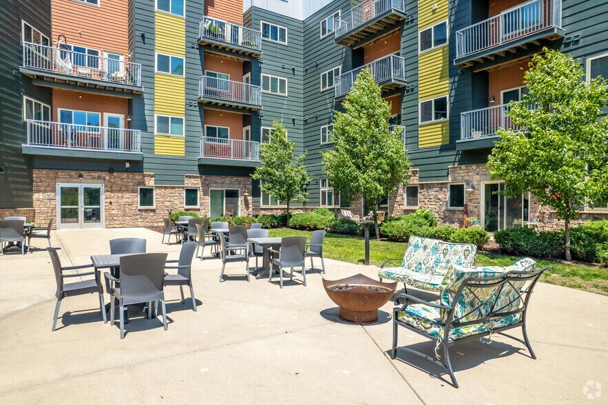 More Photos Of 320 W Broadway, Monona Apartments For Lease