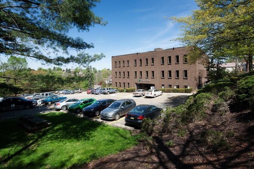 More Photos Of 1016 Greentree Rd, Pittsburgh Office For Lease