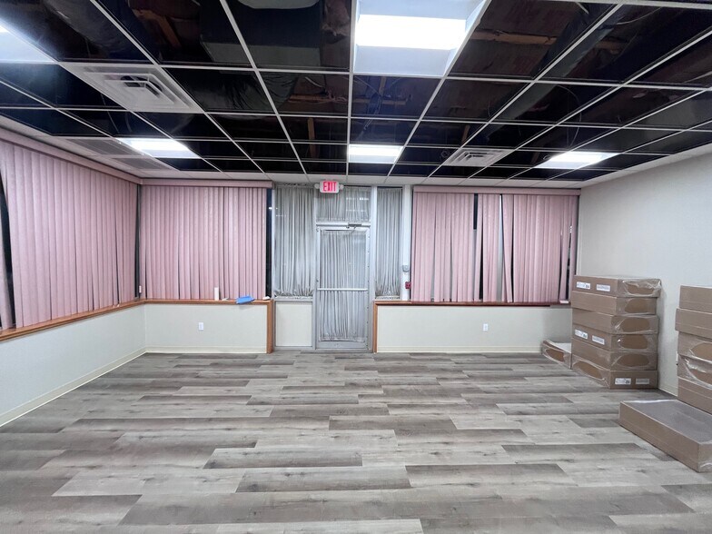More Photos Of 99 Winthrop Ave, Lawrence Storefront Retail Office For Lease