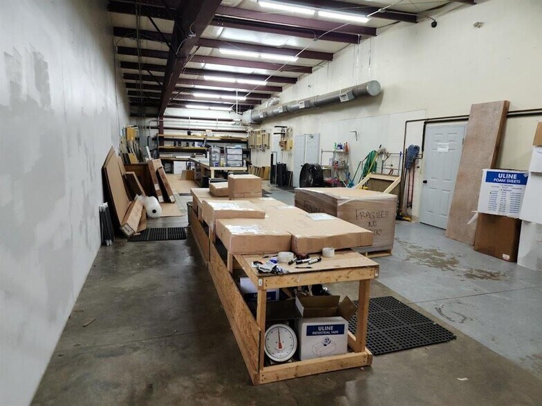 More Photos Of 32 Joe Kennedy Blvd, Statesboro Light Distribution For Sale