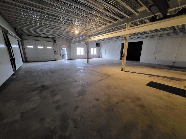 More Photos Of 1015 Golf Dr, Bloomfield Hills Manufacturing For Sale